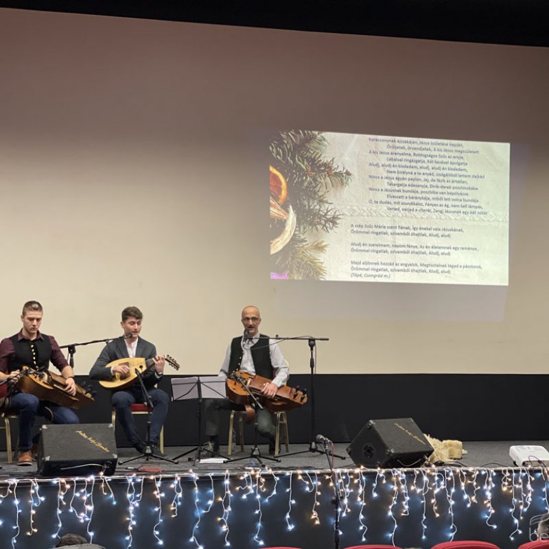 Fellobbant a szeretet lángja 21